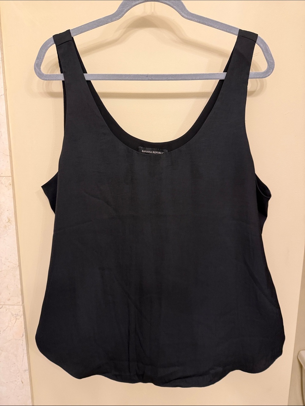 Banana Republic Black Scoop-Neck Camisole Tank